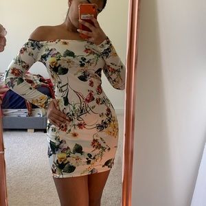 Boohoo White Floral Bodycon Off-Shoulder Long Slee